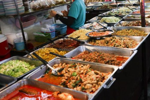タイ　バンコク旅行　サマゴーン市場　キッチン雑貨　食べ物